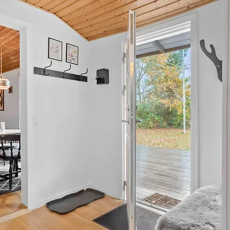 Cozy In Peaceful Bredfjed